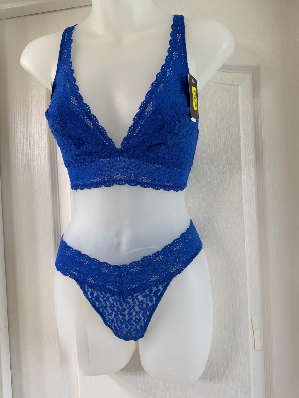 💙ROYAL BLUE MATCHING LACE THONG AND BRALETTE SET NWT💙